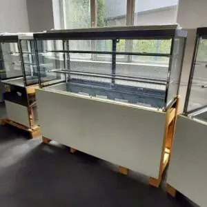 Vitrine refrigeree a boisson droite cubique avec rideau cuve ventilée sur baie libre